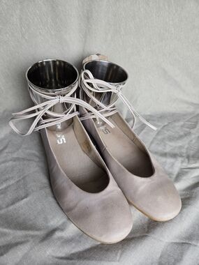 Mjus Feminine Ankle-Tie Leather Ballet Flats in Grey/Cream - EU 40